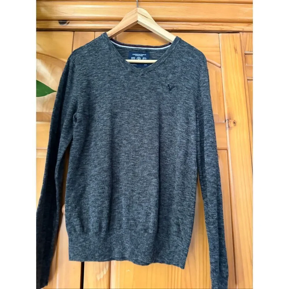 American Eagle Outfitters Charcoal Heather V-Neck Sweater – Athletic Fit – SZ S